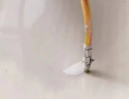 广河瓷砖空鼓维修公司专业解答在瓷砖铺贴过程中，如果使用的砂料过粗（如全部使用了粗砂），可能会导致以下问题