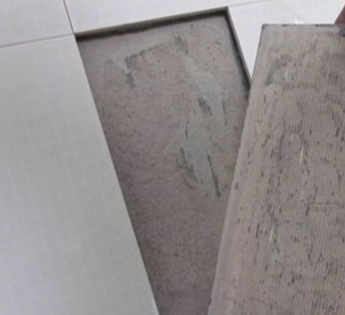 广河瓷砖空鼓维修公司分享瓷砖铺贴时如果打浆（即涂抹在瓷砖背面和基层上的砂浆或瓷砖胶）过少，会带来以下问题